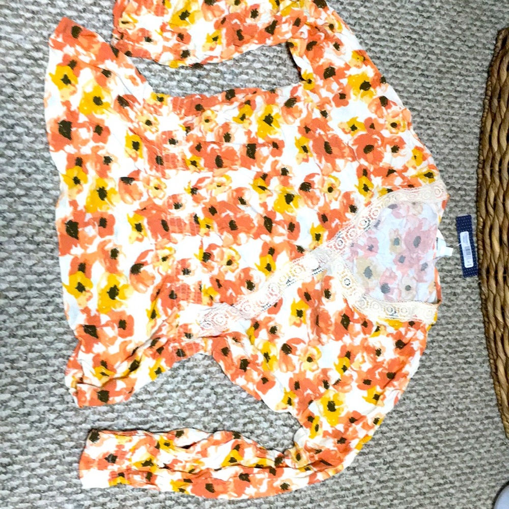 Long-sleeved flower shirt